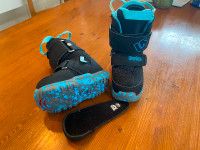 Youth snowboard boots