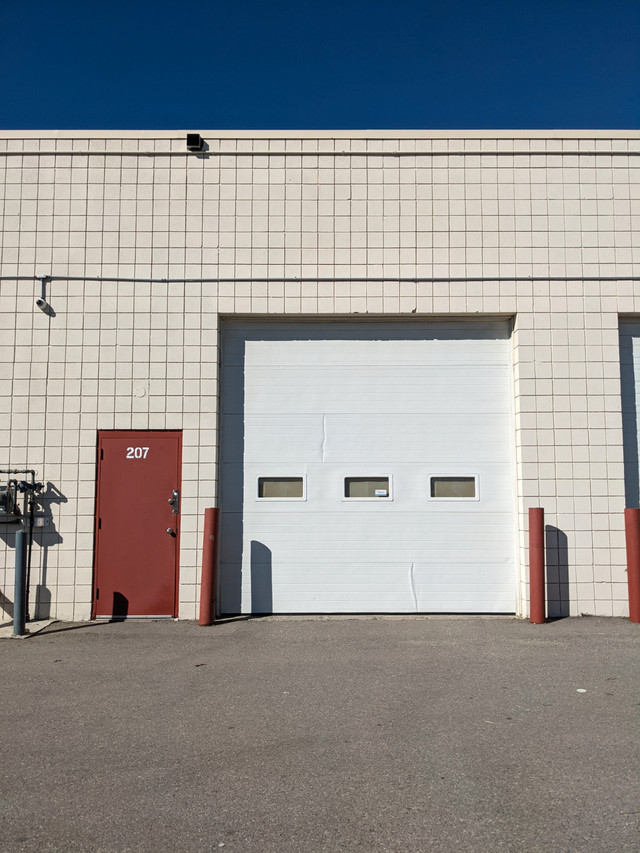 1400 sqft Warehouse bay for lease in Commercial & Office Space for Rent in Calgary