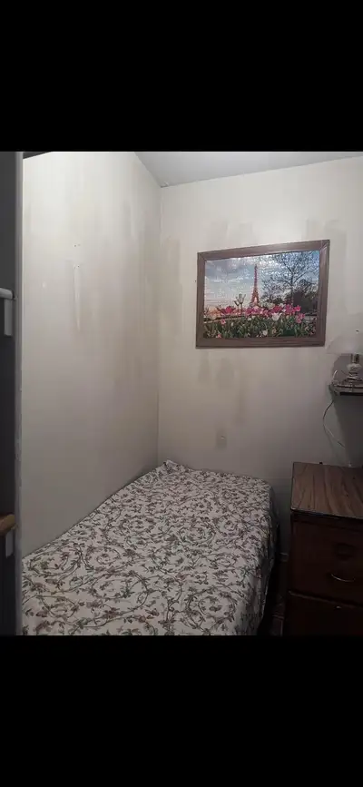 **ROOM FOR RENT** 5600 Sheppard Avenue East $300 / month including parking **Preferably Filipina ren...