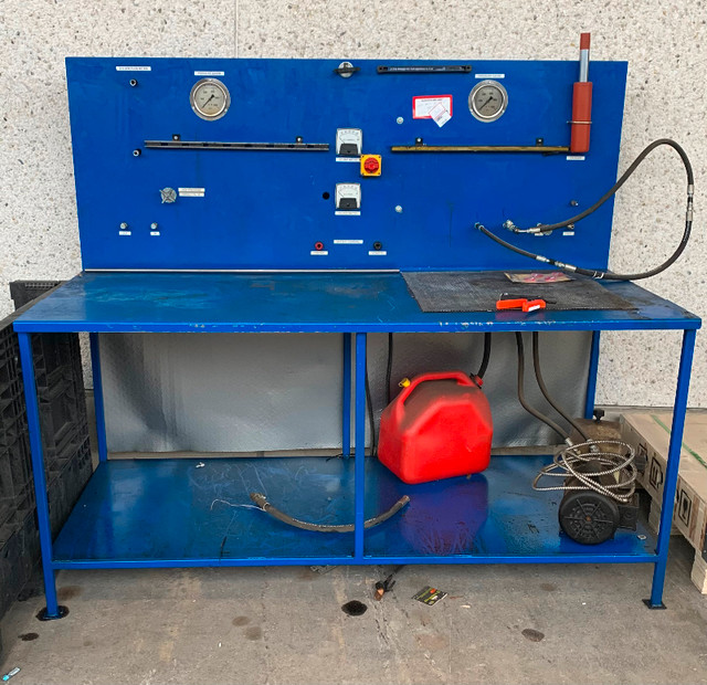 used Hydraulic mechanics welders work bench for sale $1000 in Tool Storage & Benches in Mississauga / Peel Region