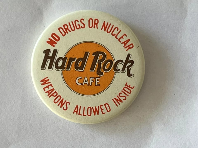 VTG 70s Hard Rock Cafe Large Lapel Coat Hat Pin in Arts & Collectibles in City of Toronto - Image 2