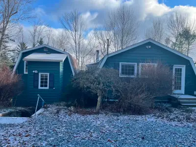 Duplex for Rent – Available Immediately for short term lease (Until May 31, 2026) Spacious duplex lo...