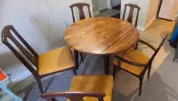 42" diameter round table with 5 chairs