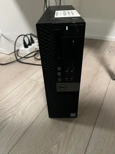 Selling a Dell OptiPlex 7040 desktop computer, perfect for home or office use. This reliable machine...