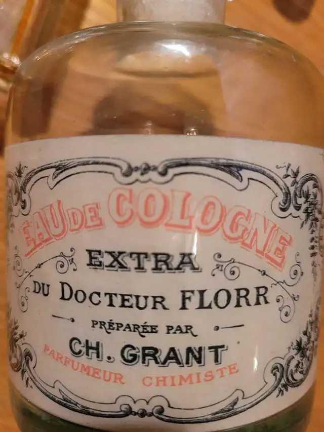 APOTHECARY MEDICAL BOTTLES. ANTIQUE MEDICAL BOTTLE in Arts & Collectibles in City of Toronto - Image 6