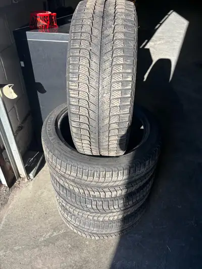 235-45-18 Winter Michelin ice in very good condition Hiver Micelin ice 235 45 18 dans une tres bonne...