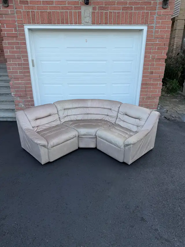 Vintage 5 units modular sofa in Couches & Futons in Oshawa / Durham Region - Image 8