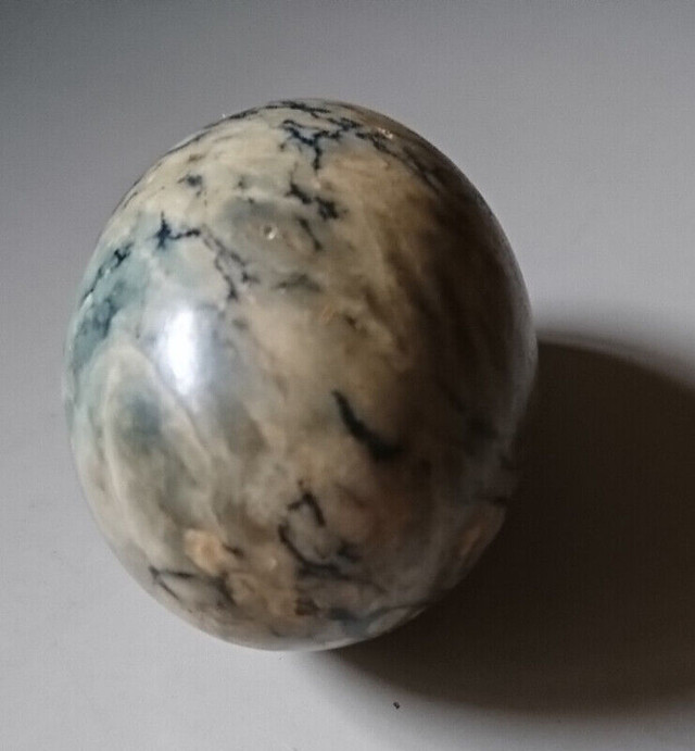 Vintage Gray/Green/White Marble Decorative Egg in Arts & Collectibles in Oshawa / Durham Region - Image 3