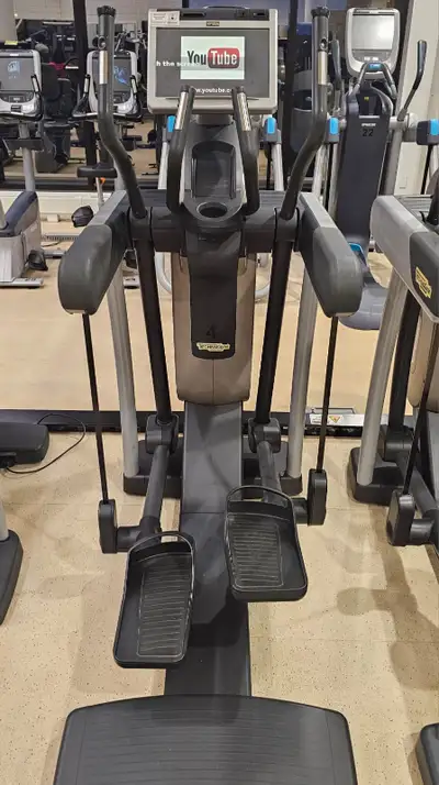 Technogym Artis Vario elliptical, Voir plus