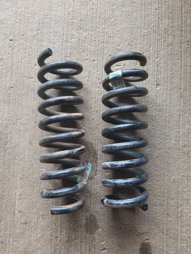 2018 Camaro SS shocks and springs in Transmission & Drivetrain in Brockville - Image 2