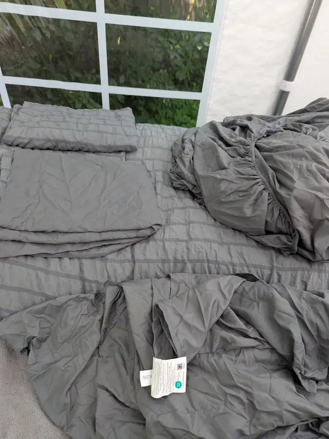 CA Beding Set Super Q Comforter Set, Incanus in Bedding in City of Toronto - Image 3