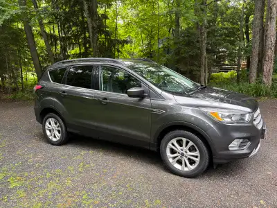Ford Escape AWD. Excellent condition. Extremely low km (33,979). Includes towing package with 2” bal...
