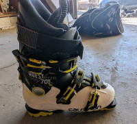 Size 25 Salomon Junior Ski Boots