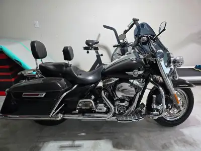 2015 Harley Davidson Road King 103 H.O. 43561km Factory upgrades include security system, spoked whe...