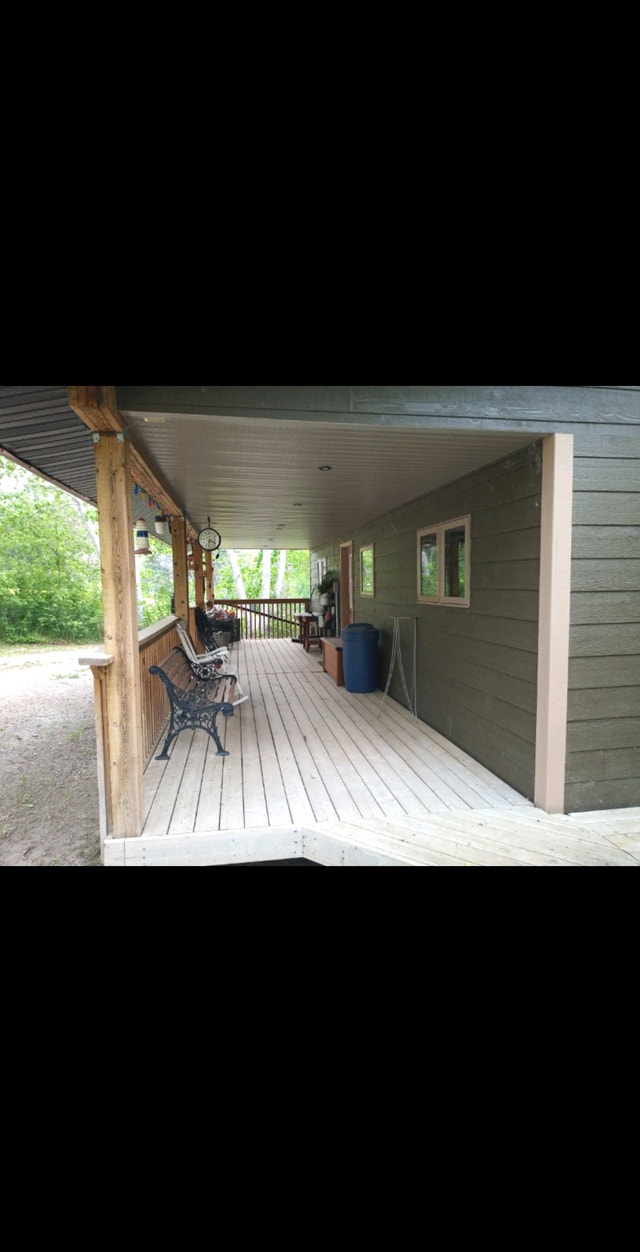 Lakefront four season home at Veiw Point Muriel Lake. Houses for Sale