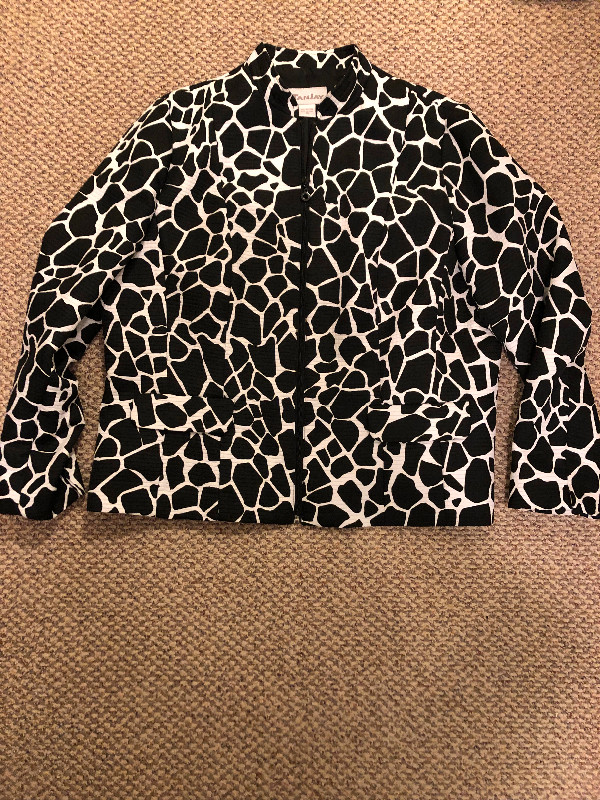 Women’s black and white giraffe print jacket size 16 in Women's - Tops & Outerwear in Strathcona County