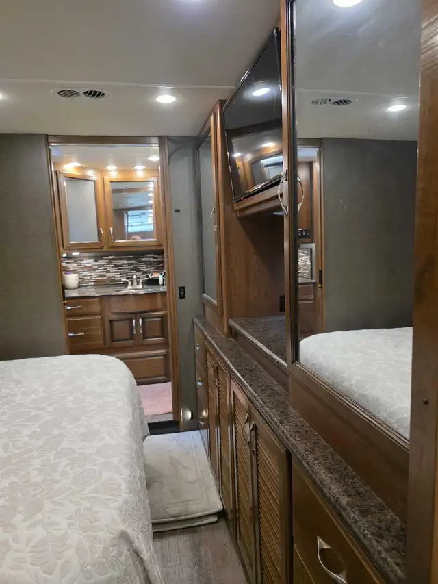 2017 Fleetwood Pace Arrow Class A in RVs & Motorhomes in Vernon - Image 7