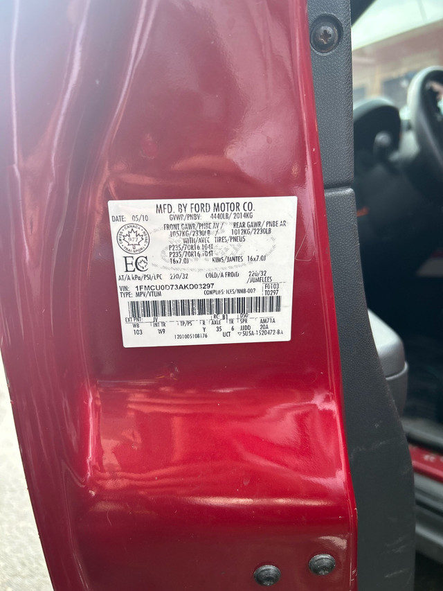 ford escape 2010 for sale in Cars & Trucks in Mississauga / Peel Region - Image 3