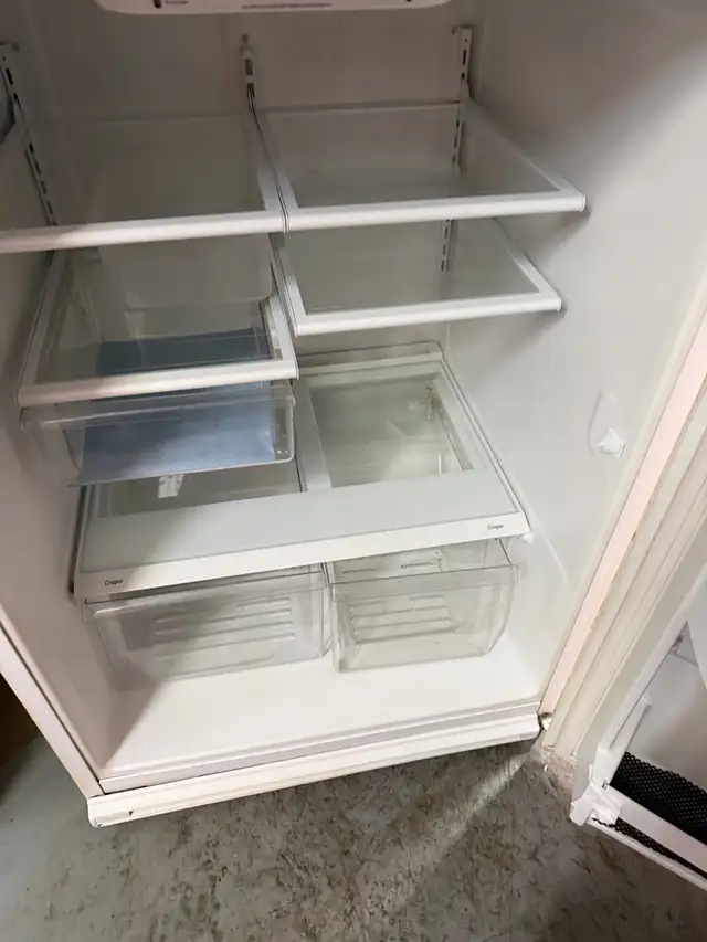 whirlpool fridge in Refrigerators in City of Montréal - Image 4