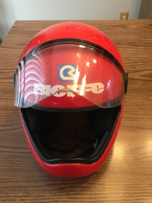 Casque de moto dans Pièces et accessoires pour motos  à Longueuil/Rive Sud - Image 2