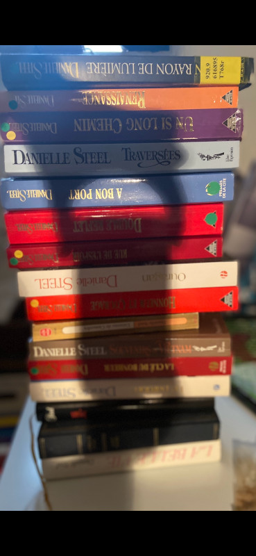 livres Danielle steel  lot de 30 et … dans Autre  à Lanaudière - Image 2