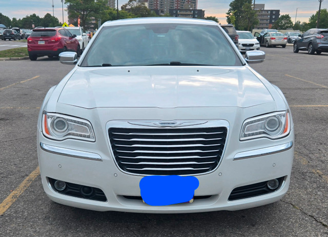 Immaculate 2013 Chysler 300C Touring Edition with AWD 107,000km in Cars & Trucks in London - Image 2