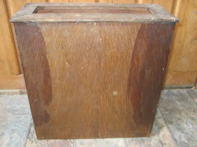 Antique 1/4 Cut Oak Treadle Sewing Machine cabinet in Hutches & Display Cabinets in Winnipeg - Image 3