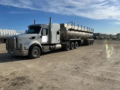 2016 Peterbilt 567 Tridrive. 825000km. Cummins ISX15 engine with approx 11000hrs on out of frame reb...