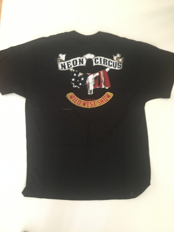 Vintage Unworn Men's T shirt Brooks and Dunn Tour Neon Circus XL in Arts & Collectibles in Edmonton - Image 2