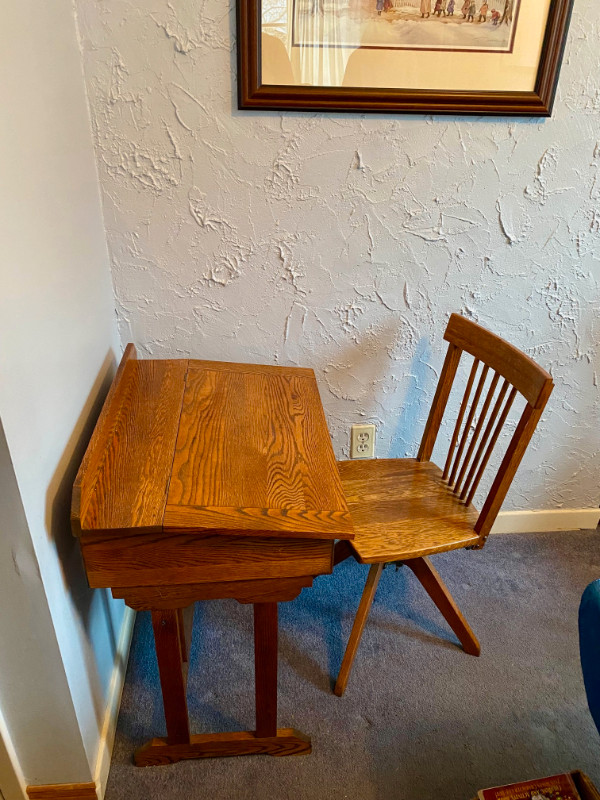 Antique Children's Desk and Chair in Desks in Oakville / Halton Region - Image 2