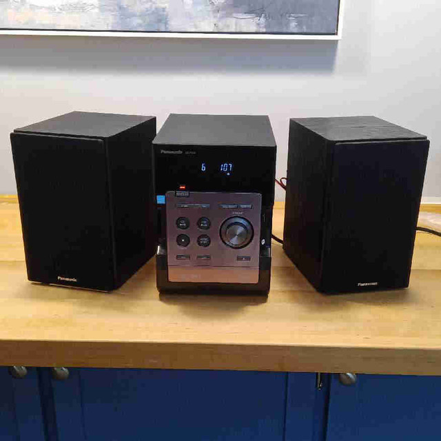 PANASONIC STEREO SYSTEM SC-PM46 in Stereo Systems & Home Theatre in St. Catharines