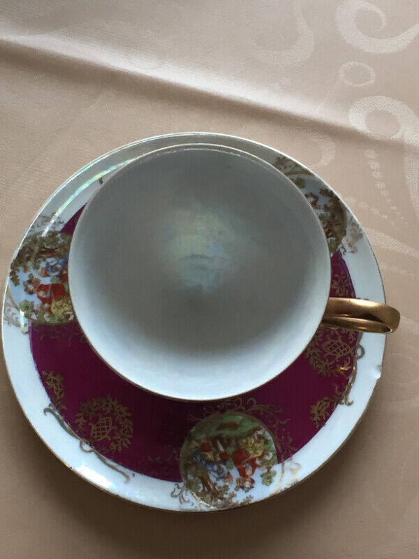 Shafford Pedastal Cup and Saucer dans Art et objets de collection  à Yarmouth - Image 2