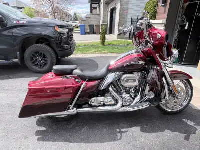 Harley flhx screaming Eagles moteur 110, 6 vitesse Cruise fog, fonctionne très bien, changements de...
