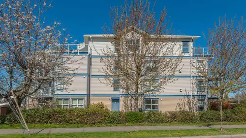 SUMMARY Westcoast living at its MOST LUXURIOUS ! Elegant 1858 sq.ft Penthouse overlooks the stunning...