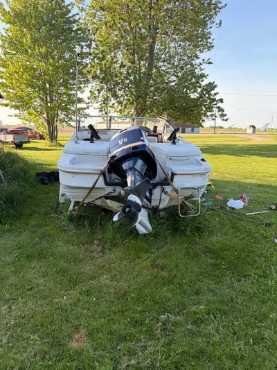 Great boat just put in new floor v6 have bill of sale fishing boat goes around 80-100kmh everything...