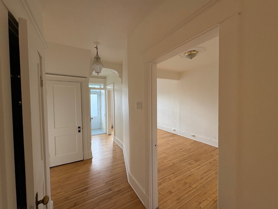 Proche métro Jarry, 2 chambres,2e étage avec balcon 2