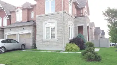 Ensuite bedroom(200sft) walk-in closet $1200 Extra large bedroom (170sft) walk-in closet or Single b...