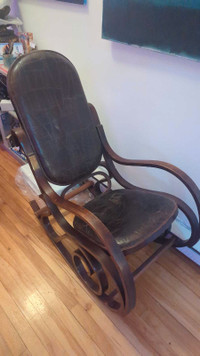 Antique Viennese Rocking Chair / Chaise à Bascule