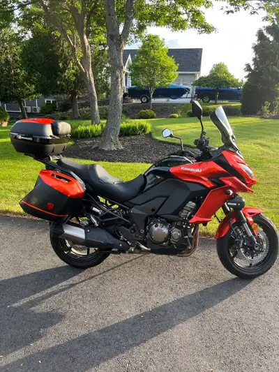 Excellent condition Factory side cases and rear top case Fog lights 12 volt adapter Larger foot for...