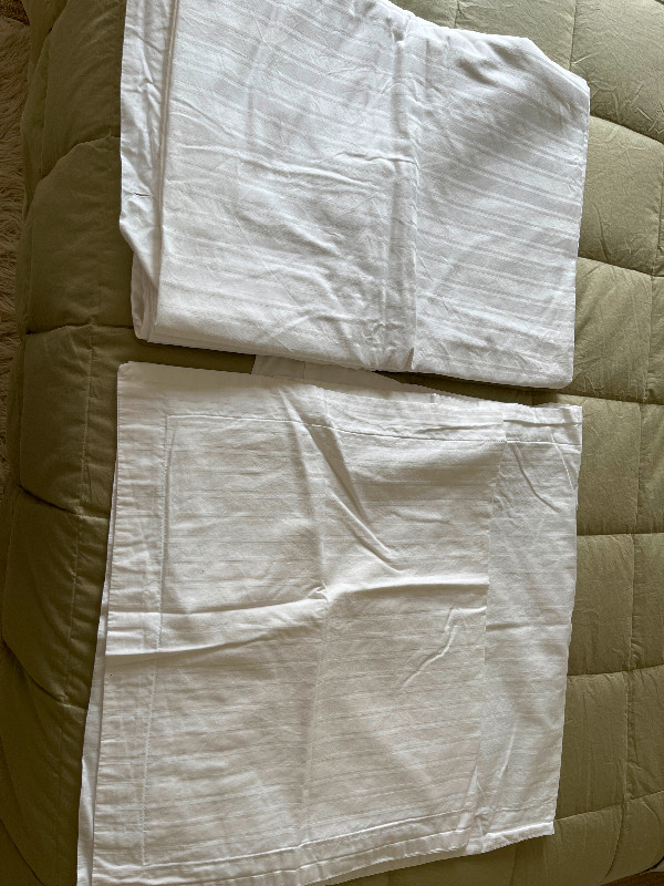 White king size duvet cover and pillowcase in Bedding in Markham / York Region