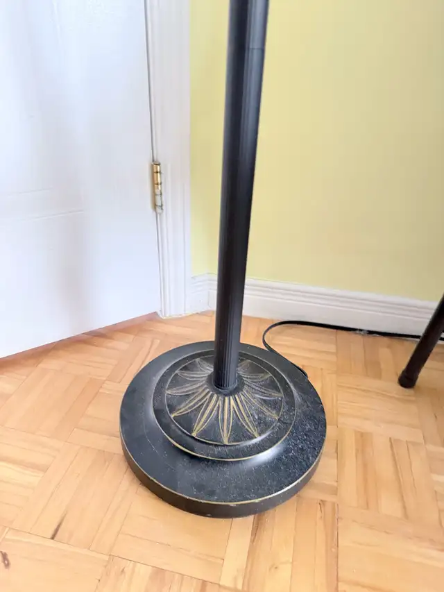 Lamp on metal stand in Indoor Lighting & Fans in Laval / North Shore - Image 5