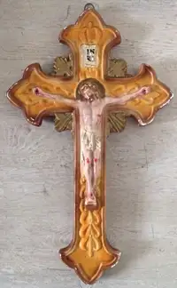 Antiquité Collection Art religieux Ancien crucifix en plâtre