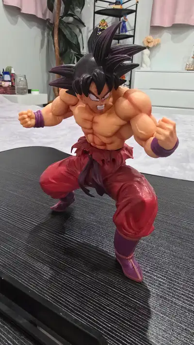 Dragon Ball Z Goku Battle Pose Muscular Display Figure, View more