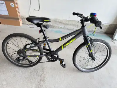 Raleigh Meteor kids Bike with Reflectors, 7-Speed, 20” Wheel,, View more