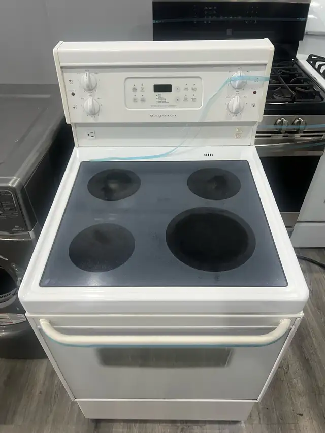 RARE!! white glass 24 inch stove Range oven  in Stoves, Ovens & Ranges in Mississauga / Peel Region - Image 3
