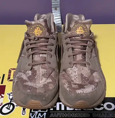 men’s size 11 Nike air Huarache desert camo shoes RARE, View more