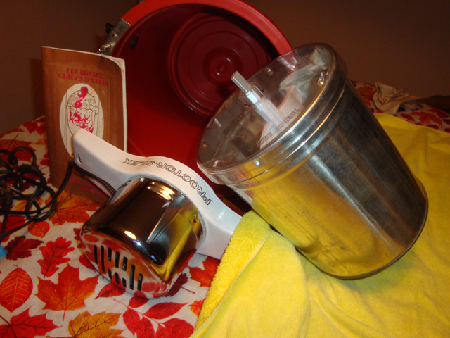 VINTAGE ELECTRIC PROCTOR SILEX ICE CREAM MAKER P/U QUEENSLAND SE in Freezers in Calgary - Image 2