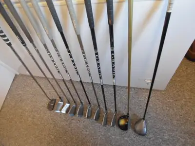 SET OF MEN'S RIGHT HANDED GOLF CLUBS WITH BAG  52, View more