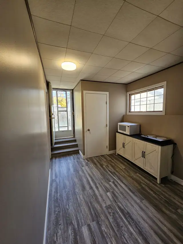 All Inclusive Basement Suite In Brendwood