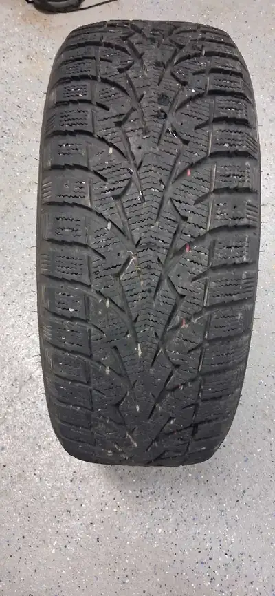 1 pneu en excellente condition pour compléter un set.